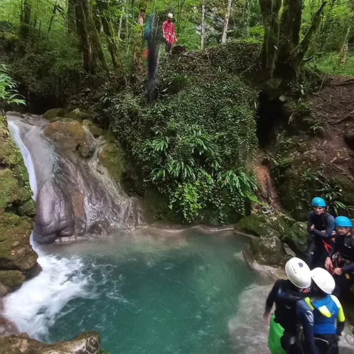 Canyon de la gorge, à Chaley dans l'Ain