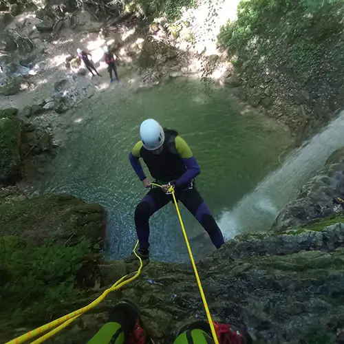 Descente en rappel dans le canyon de Trefond Pernaz